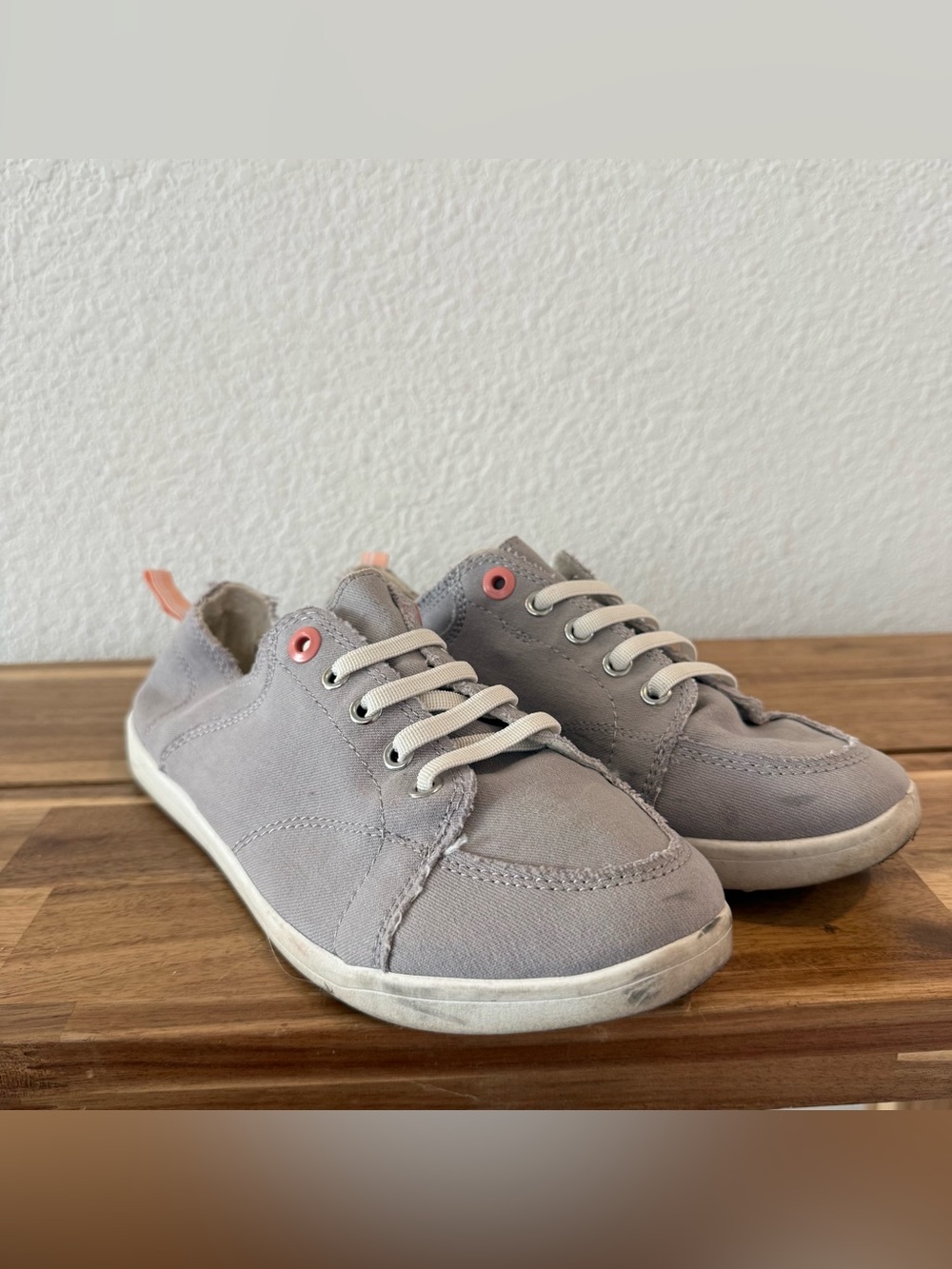 Vionic- Beach Pismo Casual Canvas Sneaker- Size 8